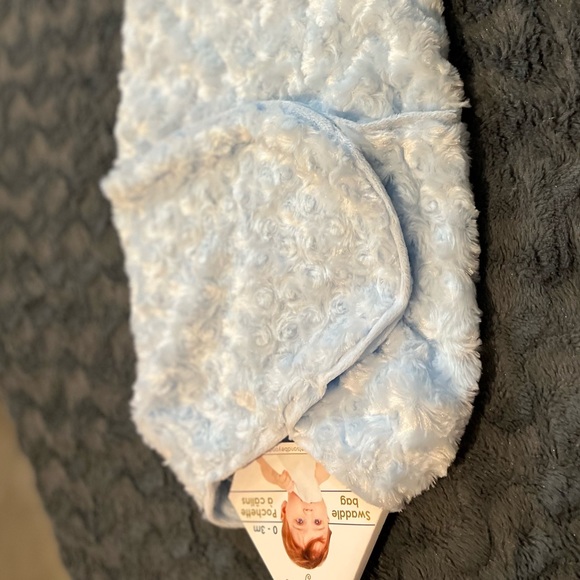 NWT Blankets & Beyond Blue Swaddle Beautiful Baby Blue Color. Perfect for Baby! - Picture 7 of 13